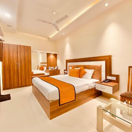 Hotel White And Restaurant 300 Mtr From Golden Temple Amritsar Bagian luar foto