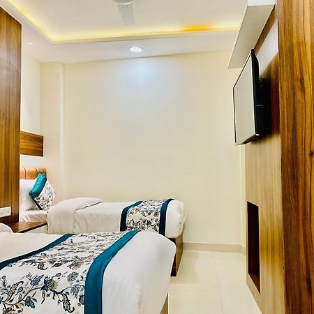 Hotel White And Restaurant 300 Mtr From Golden Temple Amritsar Bagian luar foto