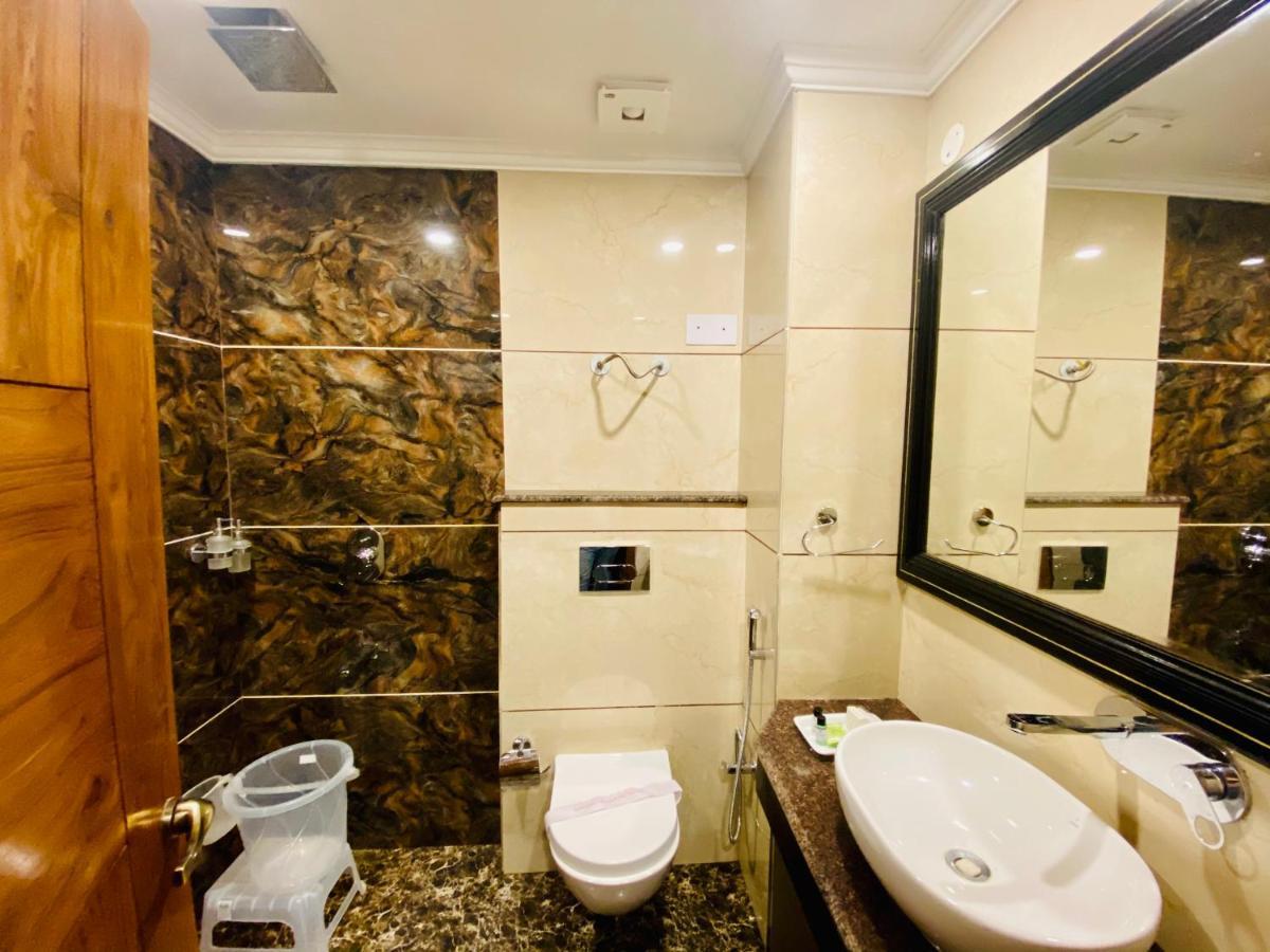 Hotel White And Restaurant 300 Mtr From Golden Temple Amritsar Bagian luar foto