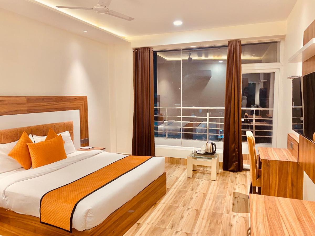 Hotel White And Restaurant 300 Mtr From Golden Temple Amritsar Bagian luar foto