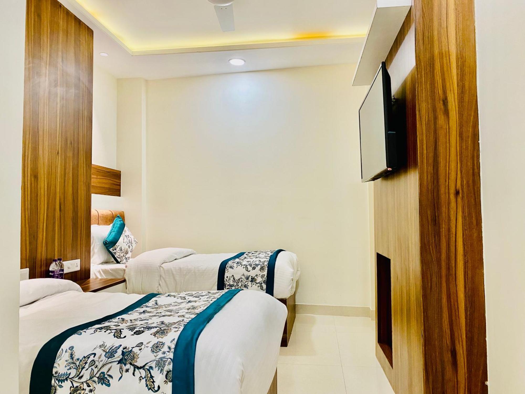 Hotel White And Restaurant 300 Mtr From Golden Temple Amritsar Bagian luar foto