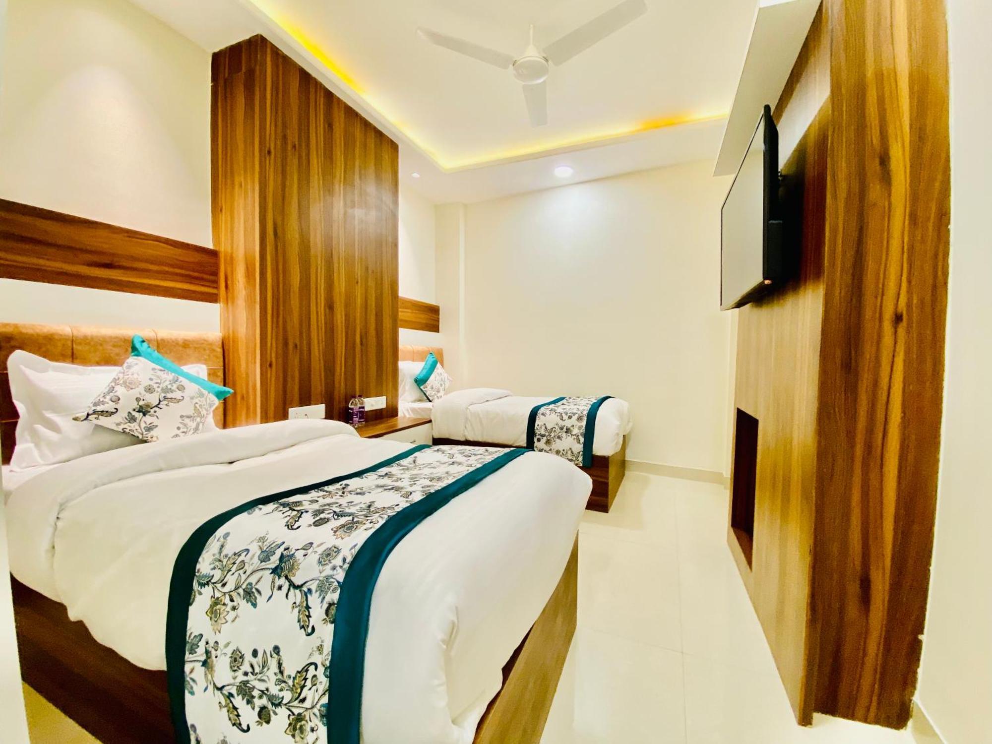 Hotel White And Restaurant 300 Mtr From Golden Temple Amritsar Bagian luar foto